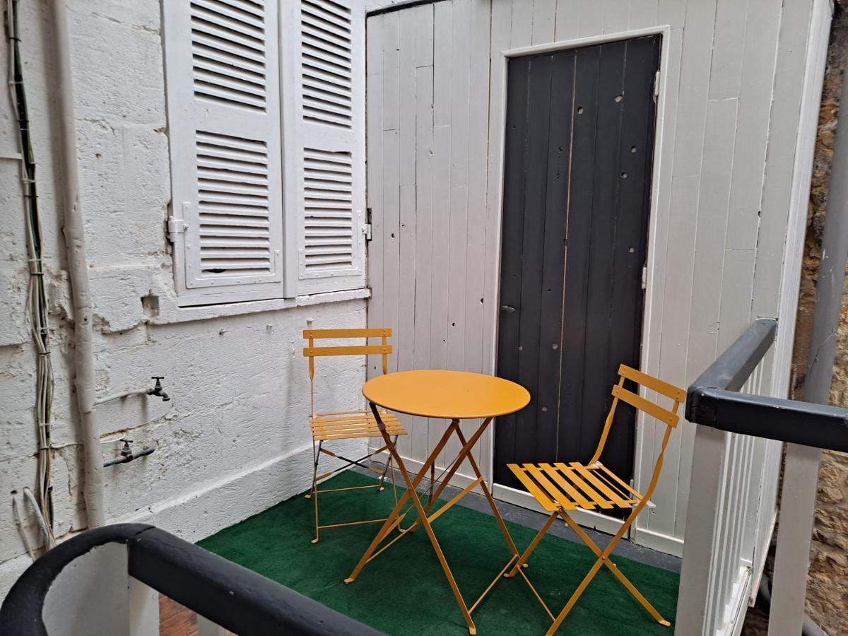 Studio Cosy Meuble, Terrasse Et Patio Pour Velo โรชฟอร์ ภายนอก รูปภาพ