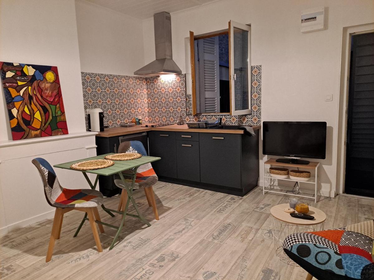 Studio Cosy Meuble, Terrasse Et Patio Pour Velo โรชฟอร์ ภายนอก รูปภาพ